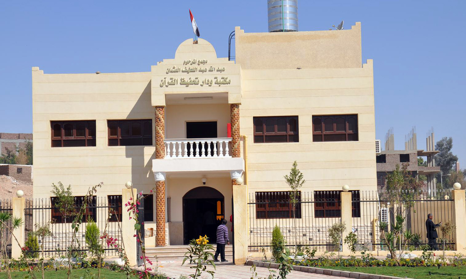 مجمع المحسن المرحوم عبدالله عبداللطيف العثمان في الأقصر جمهورية مصر