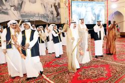 الوزراء جابر العبدالله و صباح الخالد يشاركان في لوحة العرضة التراثية